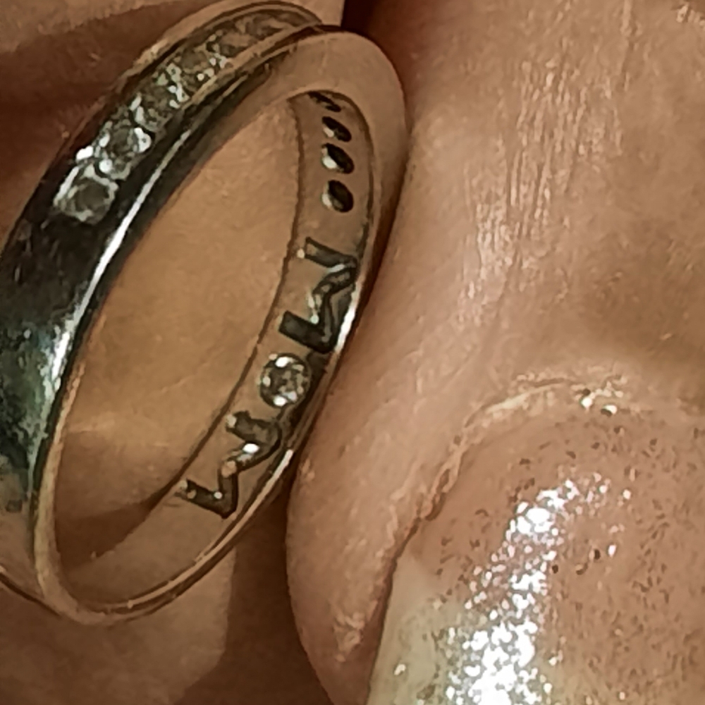 GENUINE SOLID 10K WHITE GOLD .35 CTTW "MOM" DIAMOND 💎 ANNIVERSARY BAND RING 6